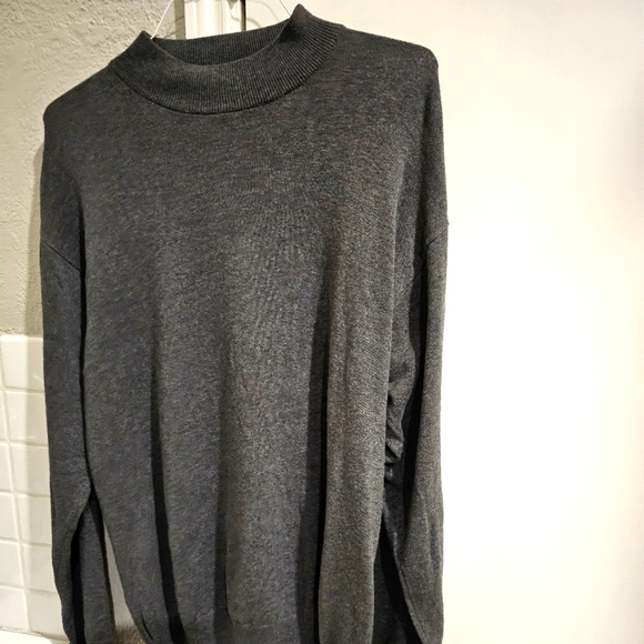 Croft & Barrow Gray Crew neck Large in Great shape - Picture 2 of 8